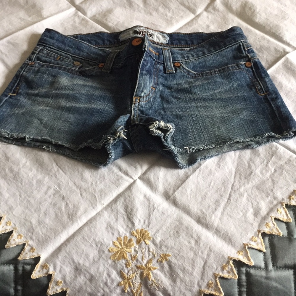 Cut up jean short
